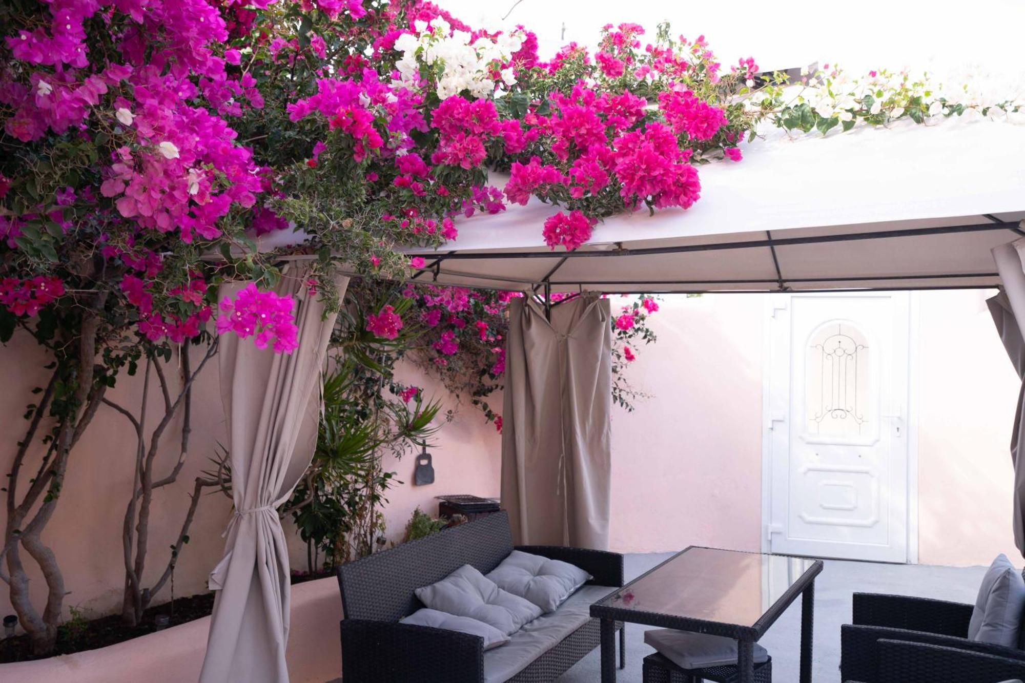 Santorini Oasis- Cave House Villa Fíra Kültér fotó