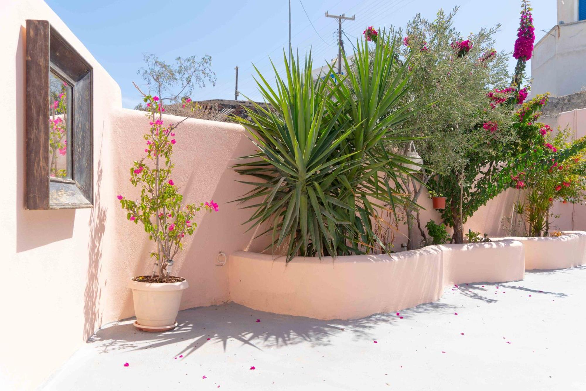 Santorini Oasis- Cave House Villa Fíra Kültér fotó