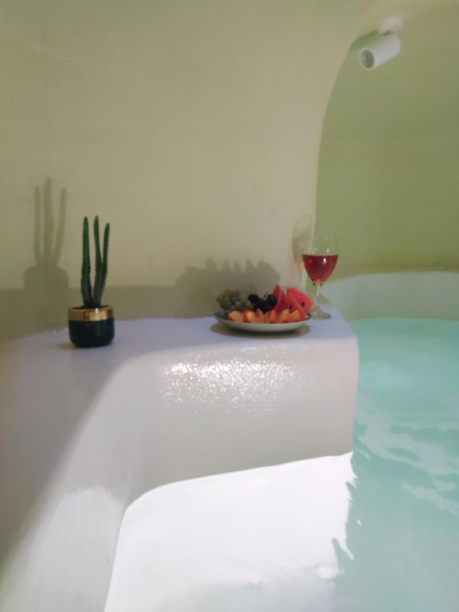 Santorini Oasis- Cave House Villa Fíra Kültér fotó