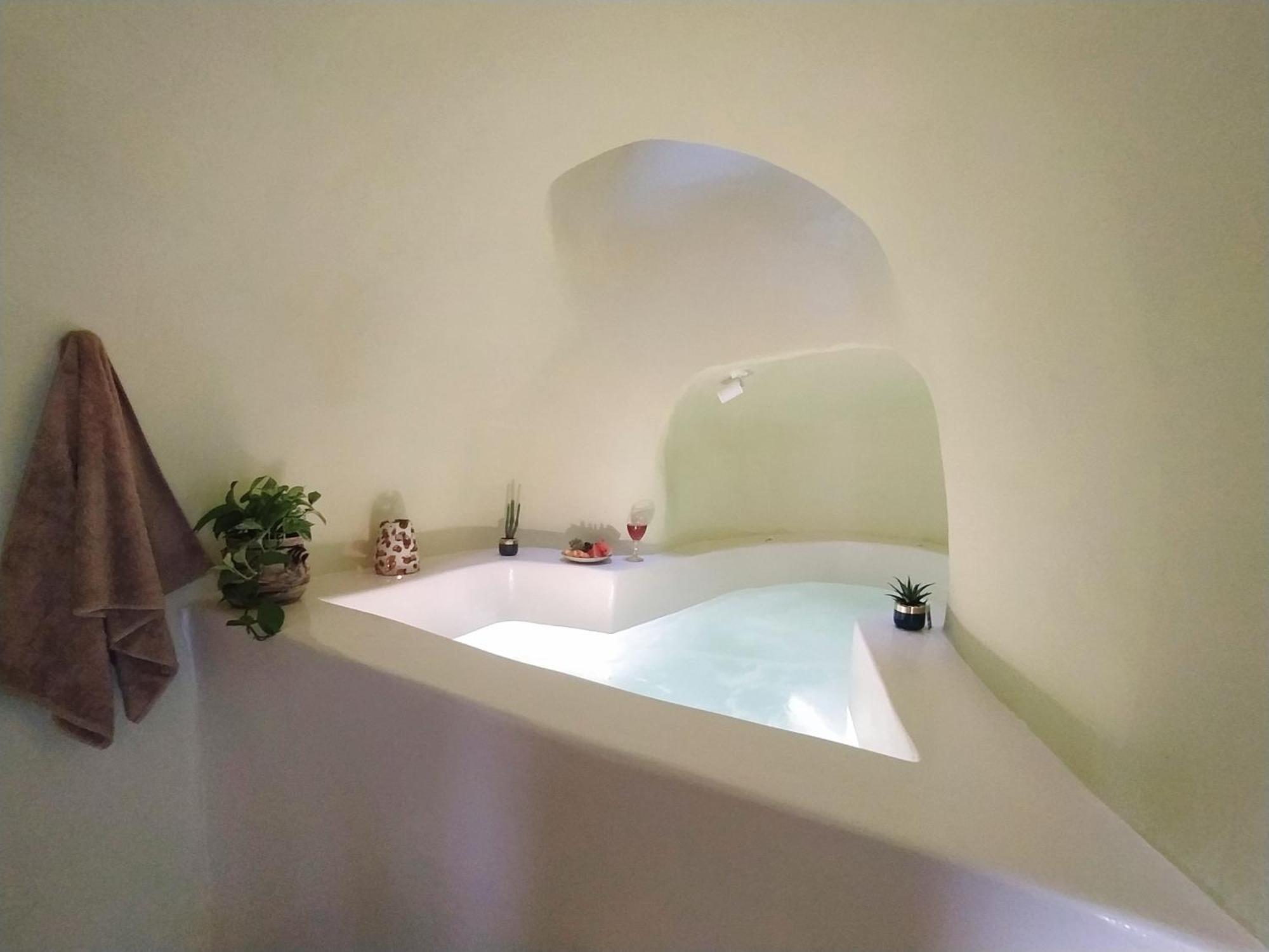 Santorini Oasis- Cave House Villa Fíra Kültér fotó