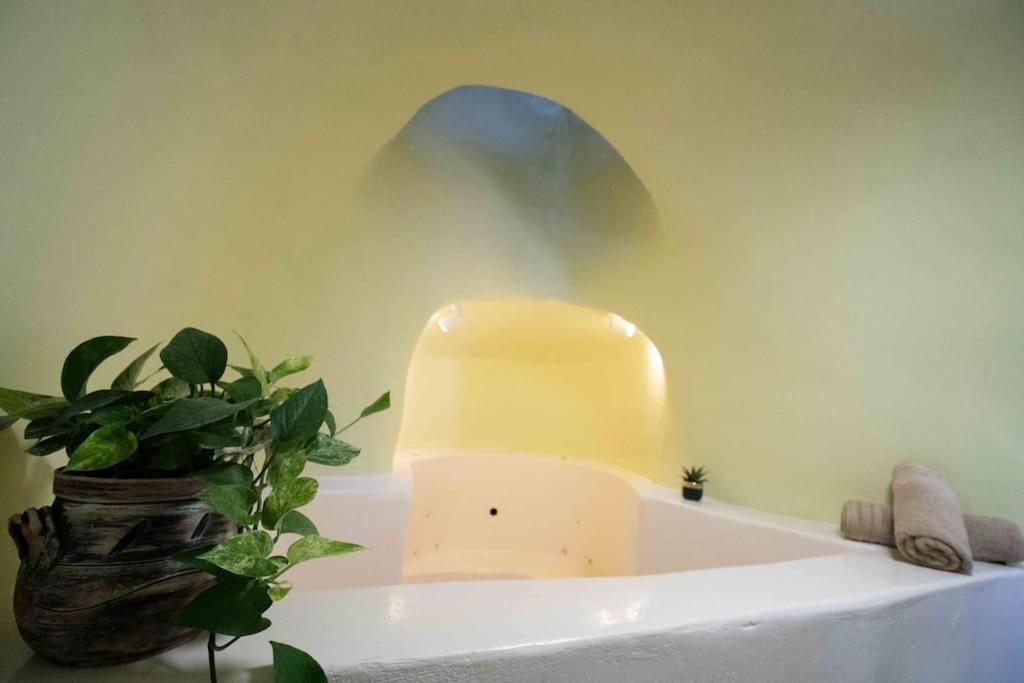 Santorini Oasis- Cave House Villa Fíra Kültér fotó