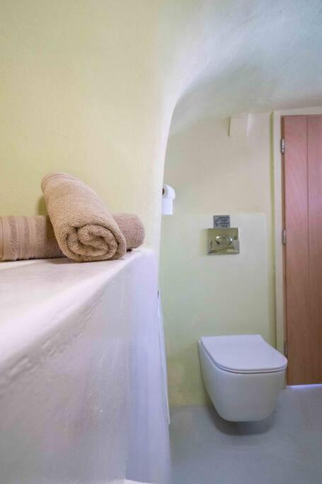 Santorini Oasis- Cave House Villa Fíra Kültér fotó